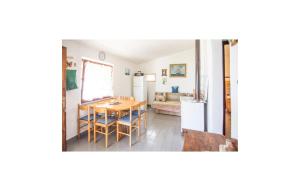 2 Bedroom Lovely Home In Zizanj 