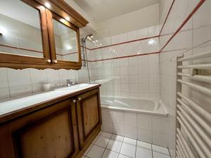 Appartements Charmant T3 de 51m² avec terrasse en plein centre de Samoens - Proche commerces, parking prive - FR-1-624-28 : photos des chambres