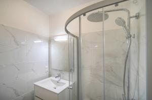 studio lumineux avec loggia A0B203