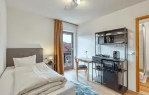 Stunning Apartment In Bischofsheim - 伦山前比绍夫斯海姆