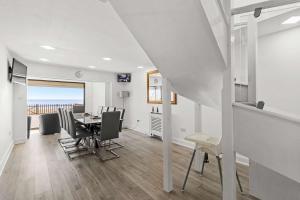 Beachfront Escape Sleeps 8 Ideal Family Retreat