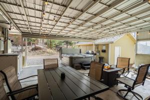 Mountain Villa Scenic Views Hot Tub & Fire Pit - 3hvězdičkové hotely ve městě Cascade-Chipita Park