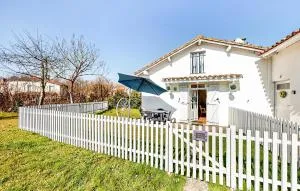 Awesome Home In Oradour-Fanais With Wifi - Mortemart