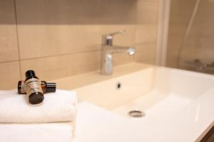 Nice and bright apartment with parking for 8