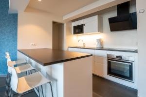 Nice and bright apartment with parking for 8