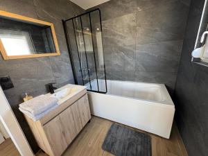 Maison 8 personnes 4 Chambres Doubles - Piscine