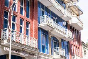 Batumi 3-Apt Combo 3BR 3 Bath Sleeps 9 - Wehost