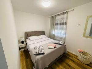 Modern apartment near Trogir center, free parking