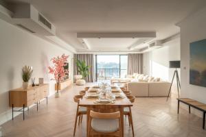 3br huge sea front apartment, large terrace, views in Sliema - 4hvězdičkové hotely ve městě Sliema