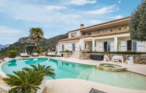 Stunning Home In Aspremont