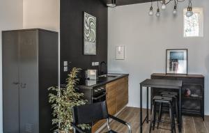 Maisons de vacances Suite Frenes Avec Piscine : photos des chambres