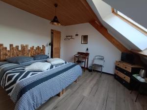 Au pied de la colline