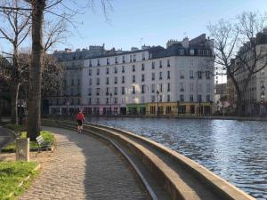 Two rooms with view near canal