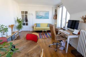 Two rooms with view near canal