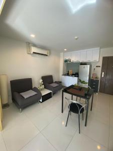 Sea View & Pool Apartment