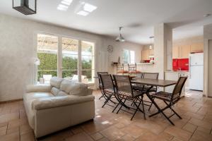 Maisons de vacances Villa avec Piscine sur le Golf : photos des chambres