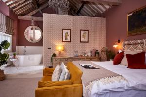Superior Suite room in The Lion Inn