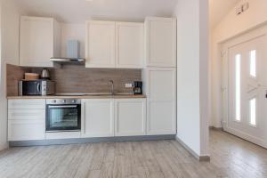 Villa Nora, a private villa with pool minutes from the beach