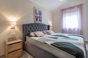 Villa Nora, a private villa with pool minutes from the beach