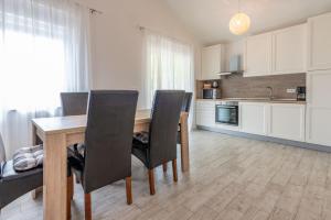 Villa Nora, a private villa with pool minutes from the beach