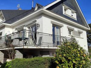 Grande maison vue sur mer