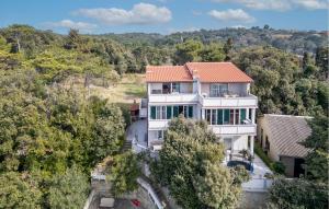 2 Bedroom Beautiful Apartment In Lopar