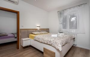 2 Bedroom Beautiful Apartment In Lopar 