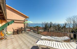 Beautiful Apartment In Opric With Wifi