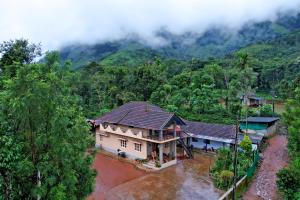Karadikallu Homestay - Private Waterfalls, Hill Top, Home Food