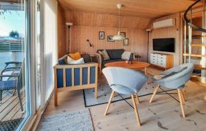 Stunning Home In Frørup With Wifi