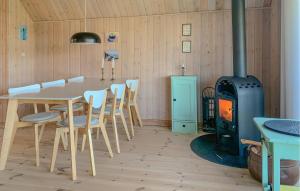 Stunning Home In Frørup With Wifi