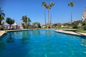 128 - Beautiful Townhouse with Pool, Benalmádena