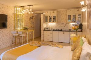 24 Karat NewlyLaunched Luxury Studio