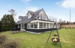 Nice Home In Løgstrup With Wifi