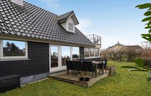 Nice Home In Løgstrup With Wifi