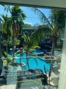 Sea View & Pool Apartment