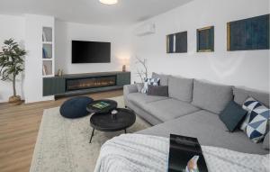 Amazing Home In Strped With Wifi