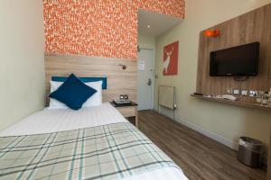 Cairn Hotel & Apartments