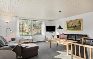 4 Bedroom Stunning Home In Ringkøbing