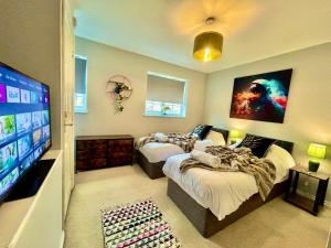 4 Bedroom House - DISC0UNTS - Parking, Contractors, Group, Family