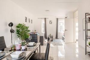 Loopafstand van Lokale Winkels en Zeedijk! - Prachtig Vakantiehuis!