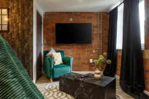 Homey 1 Bedroom Duplex in Conditioning House