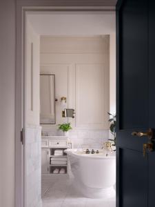 Kimpton Fitzroy London by IHG