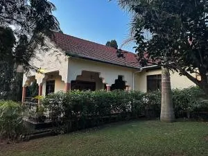 Jo's Place - Lulongo