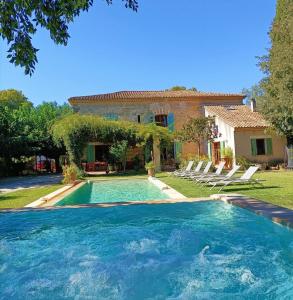 Villas Mas Le Clos de Teillan 6 chambres 3 SDB, Piscine, Sauna, Bain a remous : photos des chambres