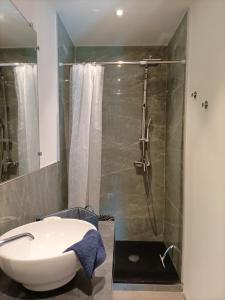 Villas Mas Le Clos de Teillan 6 chambres 3 SDB, Piscine, Sauna, Bain a remous : photos des chambres