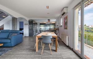 Lovely Home In Saint-Laurent-Du-Var