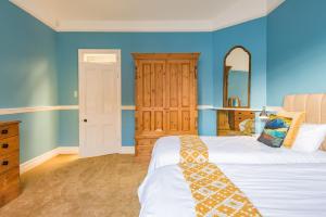 Whitecliff by Keepers Cottages