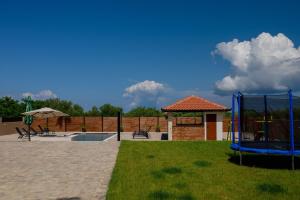 Stunning Villa for 10 people with large heated pool-50m2, jacuzzi and gym - by TA Leut Agency