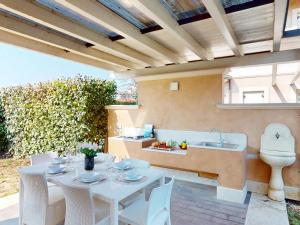 Villa Dolcevita by Bookinggardalake